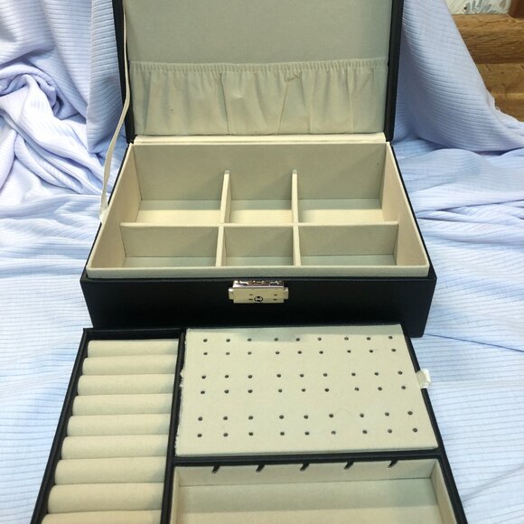 Small Black Jewelry Box with various compartments - Picture 4 of 12